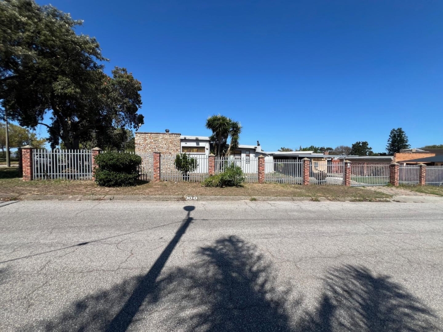 4 Bedroom Property for Sale in Kabega Park Eastern Cape